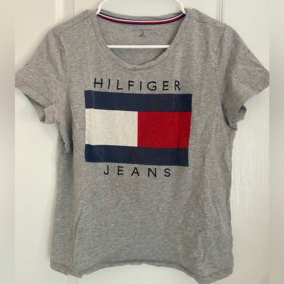 4 for $20 🖤 TOMMY HILFIGER logo Tshirt - Picture 1 of 3